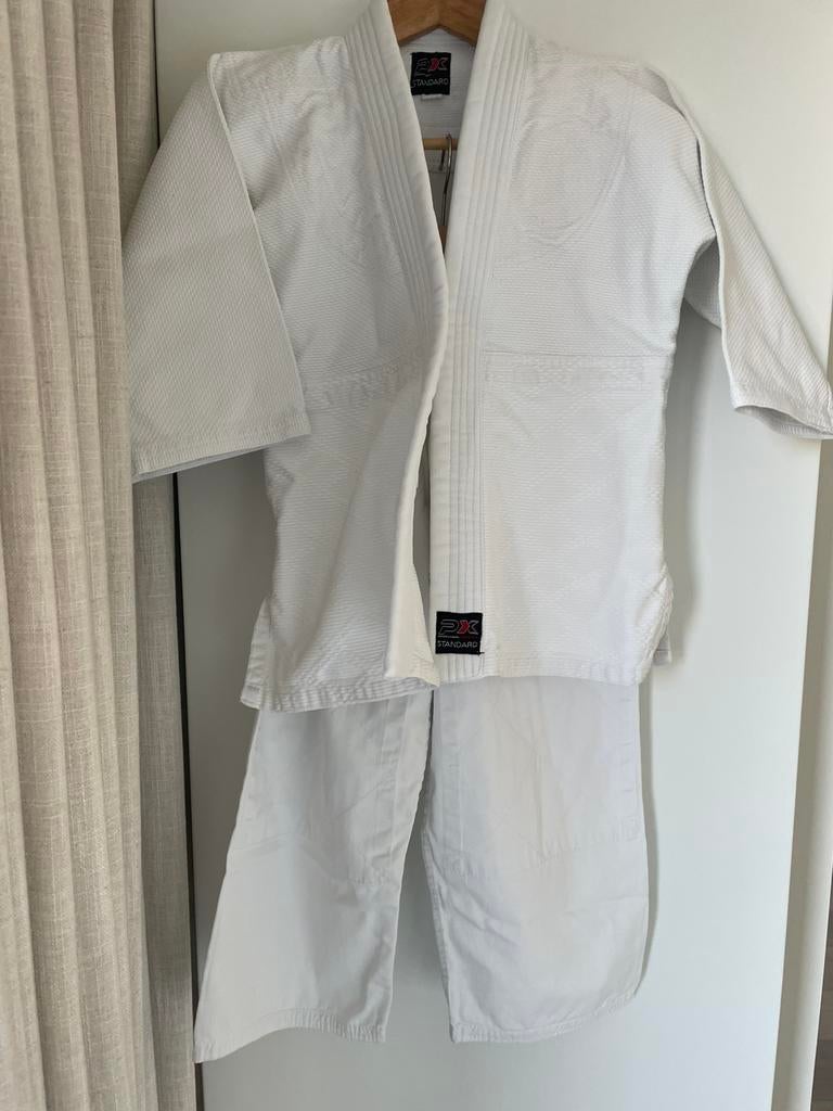 Kimono maat 130, Sports & Fitness, Sports de combat & Self-défense, Jiu Jitsu, Costume d'arts martiaux, Taille XS ou plus petite