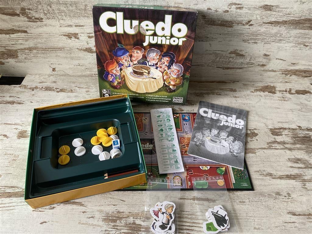 Cluedo junior vierkante versie [s238], Hobby en Vrije tijd, Gezelschapsspellen | Bordspellen, Zo goed als nieuw, Verzenden