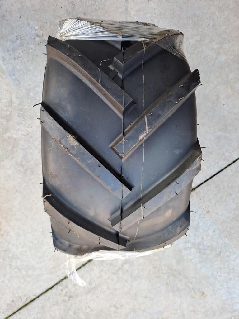 2 Banden 20x10-8 nieuw, Tuin en Terras, Ophalen