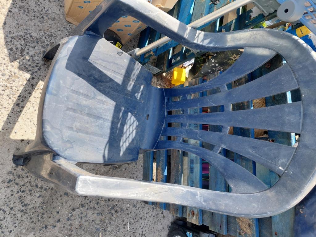 2chaises  tre solide 10euro pour les 2 à ransart, Enlèvement