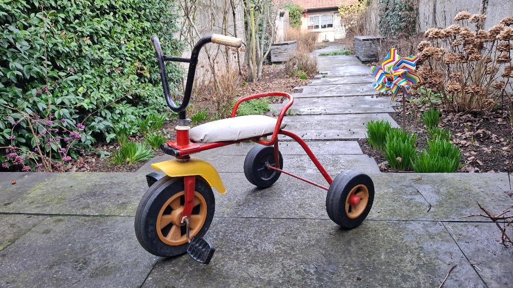 Vintage kinderfiets met pedalen, Fietsen en Brommers, Fietsen | Kinderfietsjes, Ophalen, Gebruikt, Minder dan 16 inch, Zijwieltjes