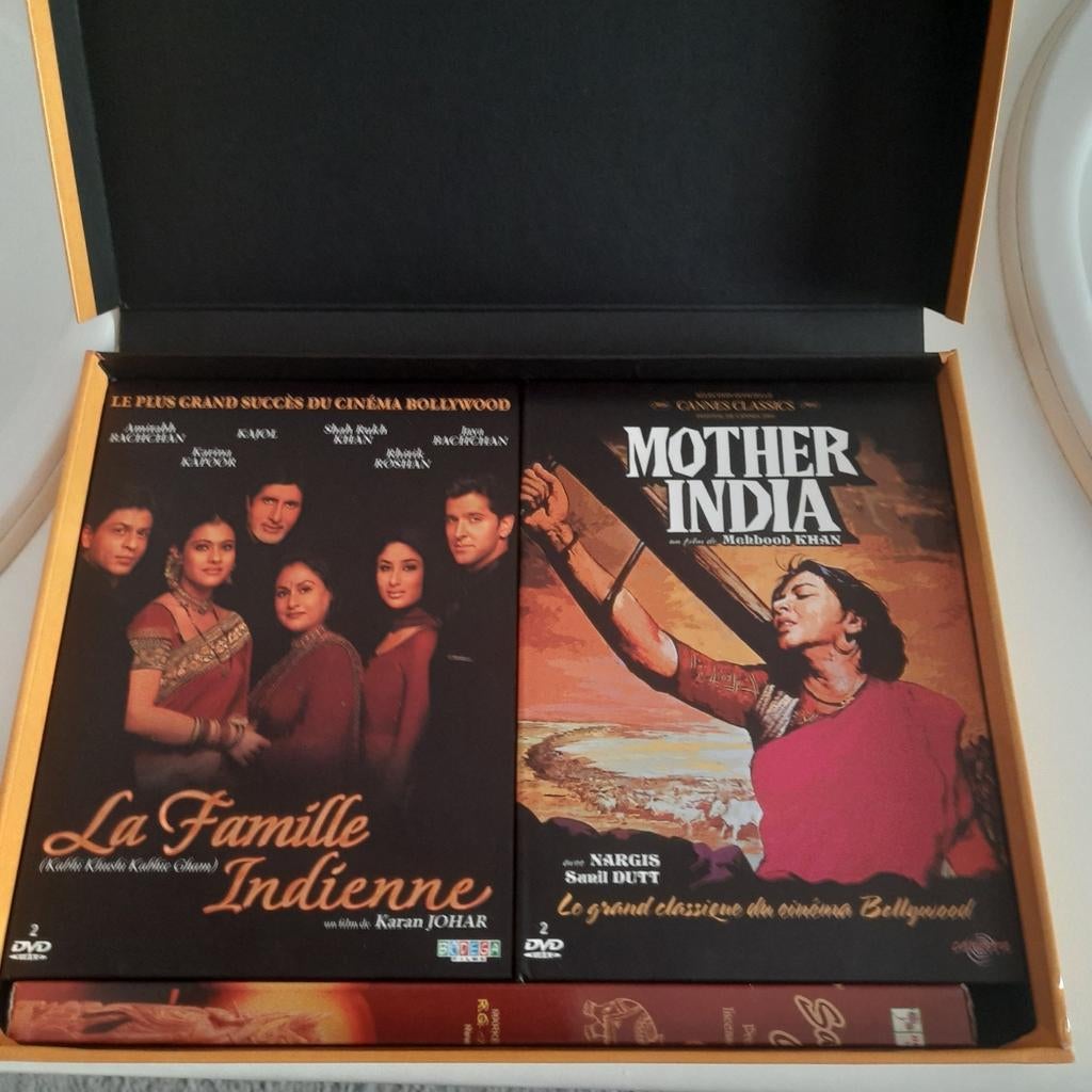 COFFRET DVD BOLLYWOOD avec de nombreux accessoires *NOUVEAU*, Tous les âges, Coffret, Enlèvement, Neuf, dans son emballage