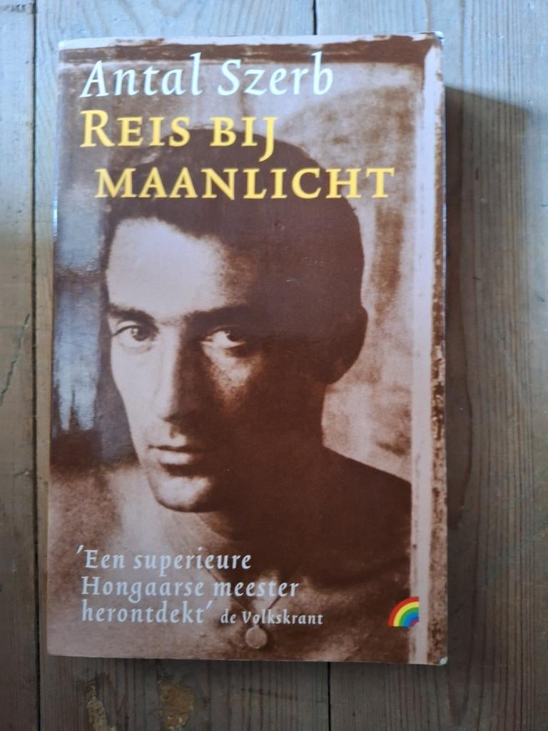 A. Szerb - Reis bij maanlicht, Livres, Enlèvement ou Envoi, Comme neuf, A. Szerb