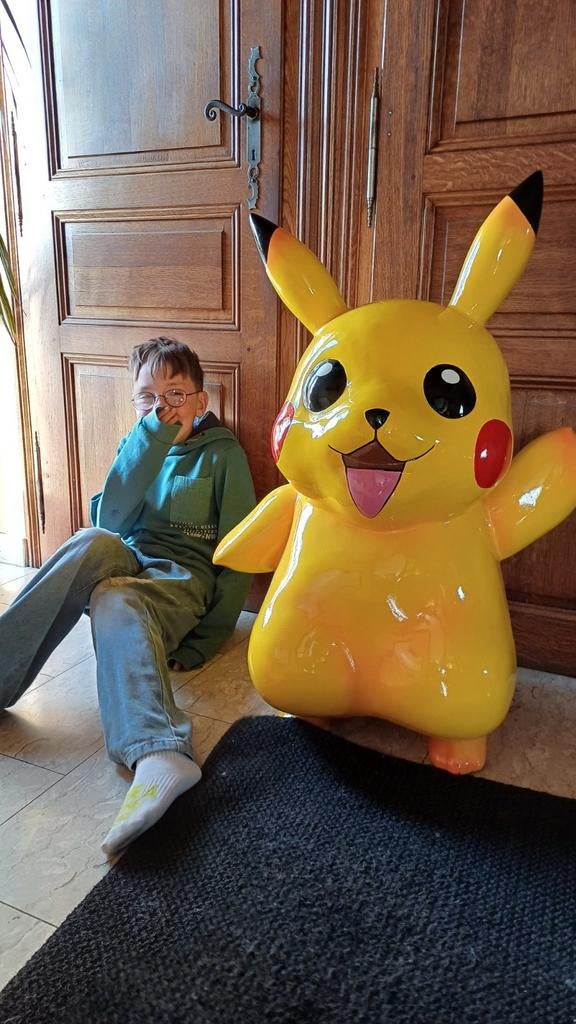 Magnifique Pikachu artisanal pièce unique, Hobby & Loisirs créatifs, Articles de fête | Location, Enlèvement