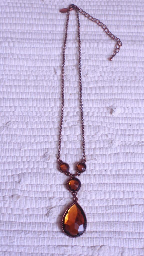 Ketting met bruine druppelvormige hanger - merk Lbmdj, Bijoux, Sacs & Beauté, Colliers, Enlèvement, Comme neuf, Brun, Réglable