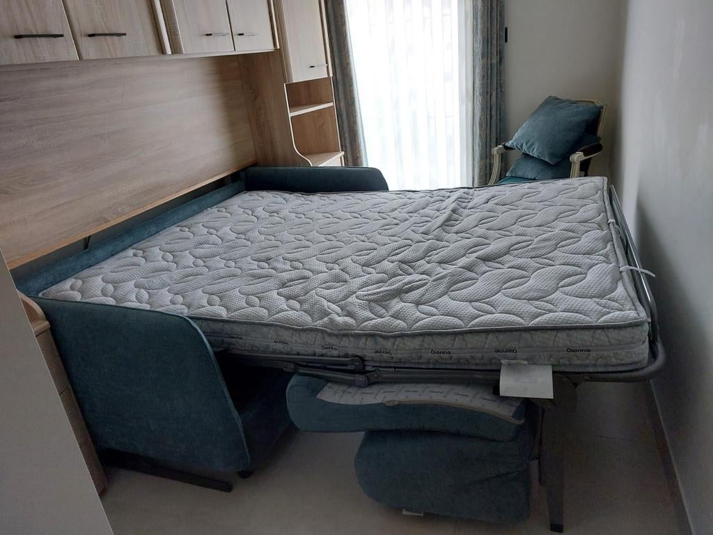 Kast met zetel verstelbaar naar logeerbed, Huis en Inrichting, Slaapkamer | Bedden, Ophalen