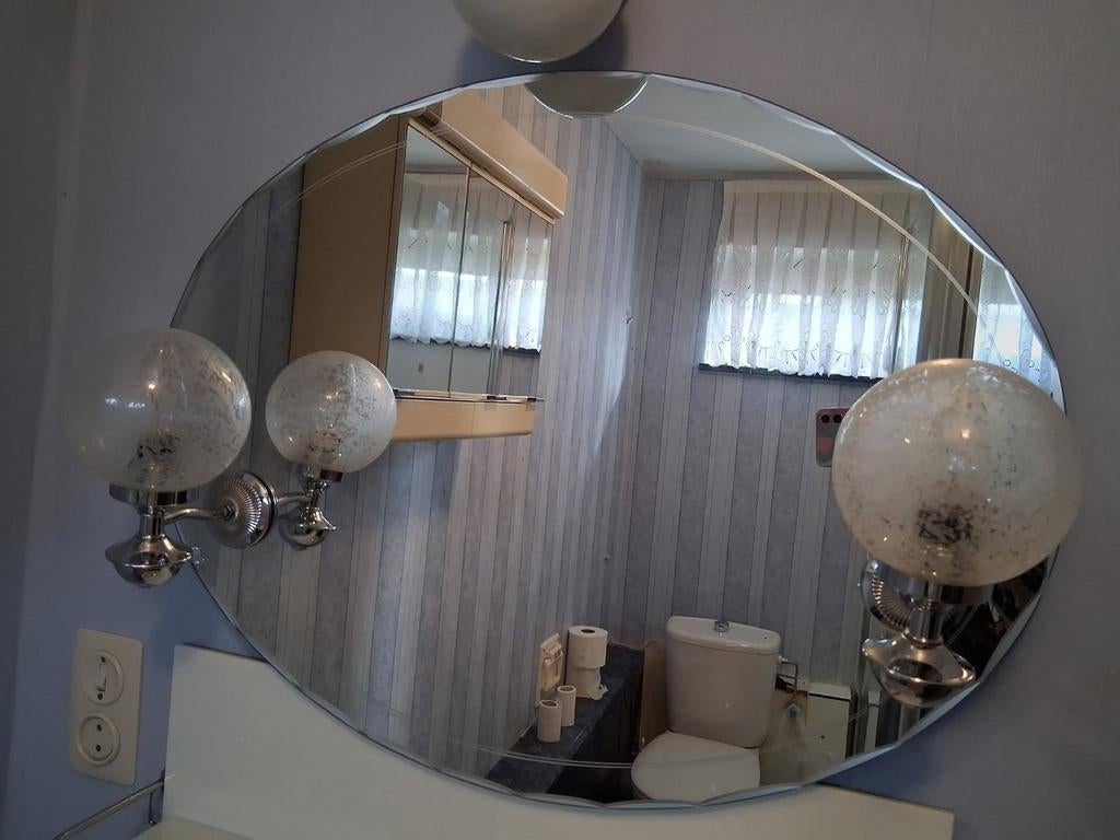 Miroir avec lampes, Enlèvement, Ovale