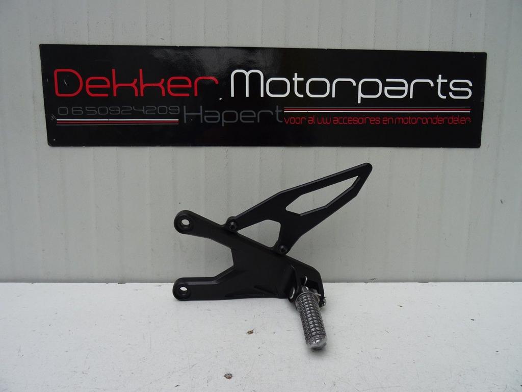 Linker Schetsplaat / Voetsteun links Yamaha YZF R1 2015-2025, -, Utilisé, -, -
