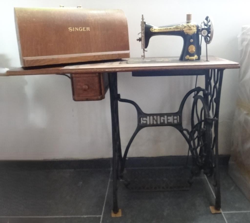 Machine à coudre ancienne, Antiquités & Art, Antiquités | Machines à coudre, Enlèvement