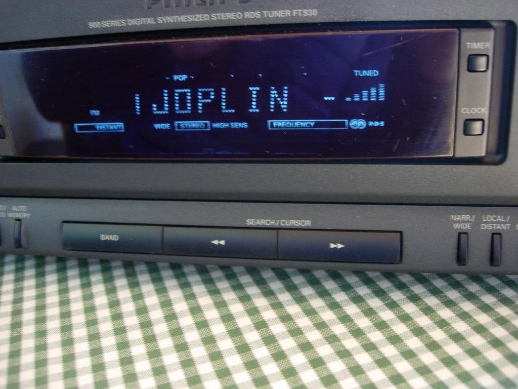 De herziene Philips FT 930 RDS-tuner wordt getest, Audio, Tv en Foto, Tuners, Ophalen of Verzenden, Refurbished