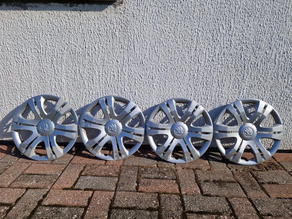 4 enjoliveurs origines skoda 15 pouces., Enlèvement, Utilisé