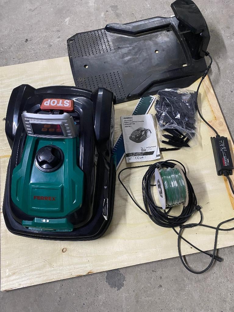 Robot tondeuse Ferrex R800 Easy +, Ferrex, 20 à 25 cm, Avec capteur de pluie, Comme neuf