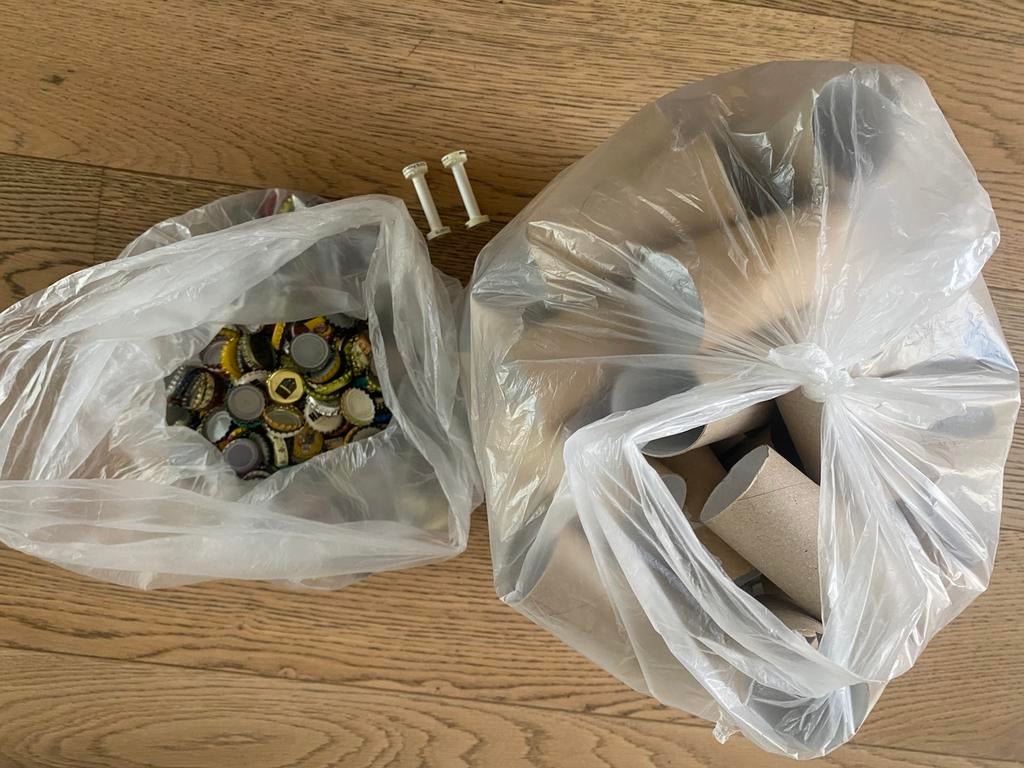 Knutselmateriaal: wc-rolletjes en kroonkurken, Ophalen of Verzenden, Zo goed als nieuw