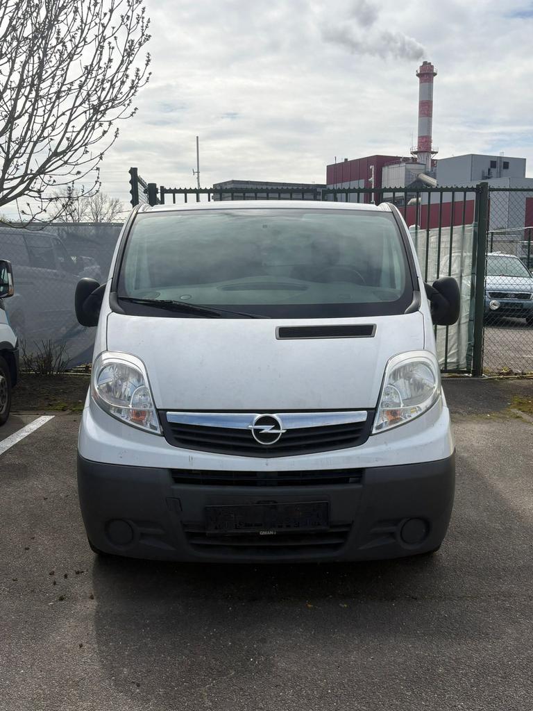 Opel vivaro 2.0 2013 246.000km airco, Autos, Opel, Euro 5, Achat, Vivaro, 4 portes