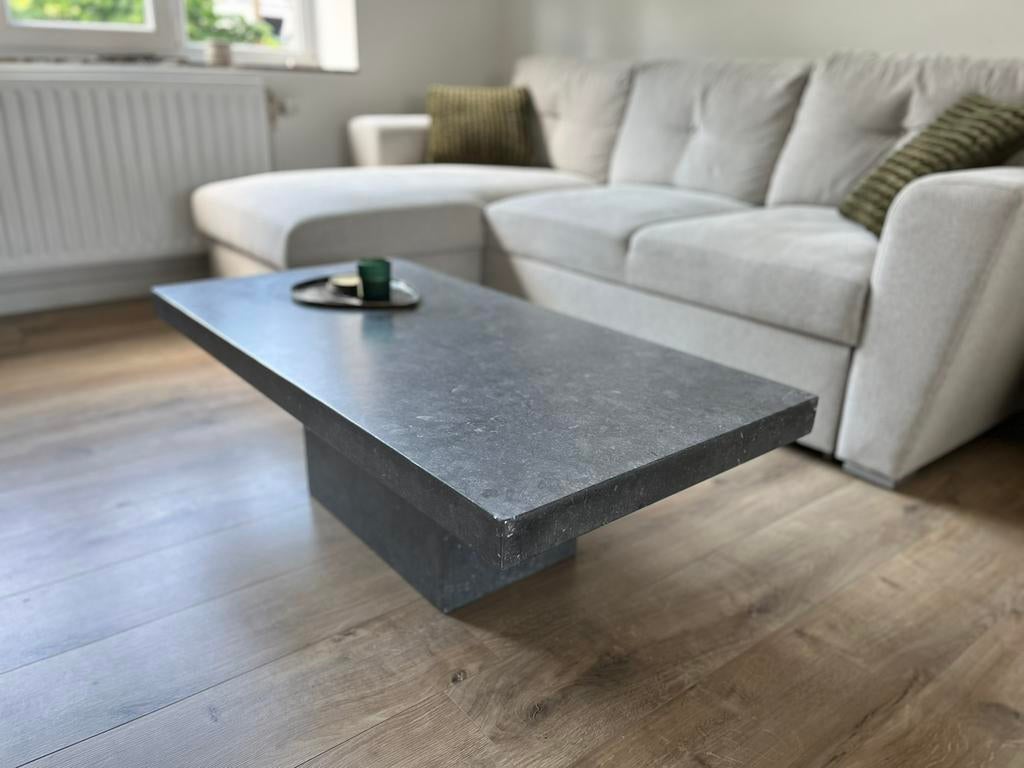 Table basse en pierre bleue, Enlèvement, Utilisé