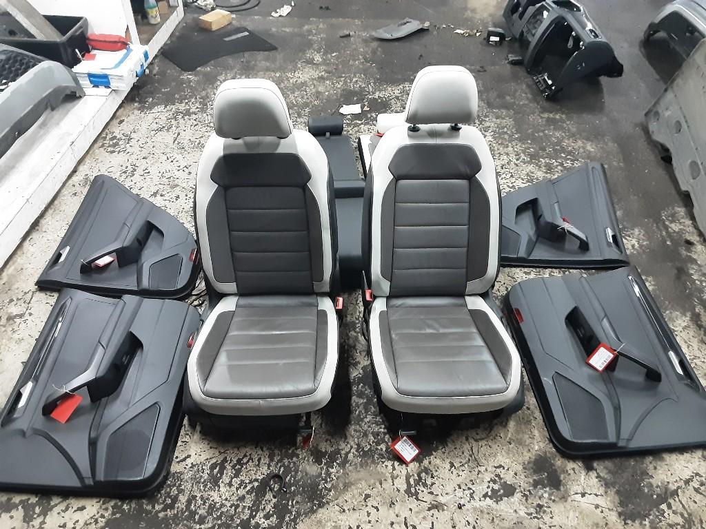 INTERIEUR COMPLET Volkswagen T-Roc I (01-2017/06-2021), Autos : Pièces & Accessoires, Volkswagen, Mevr. I. Hauben, Utilisé, Rue de l'Espoir 34 34
4030  GRIVEGNÉE, BE