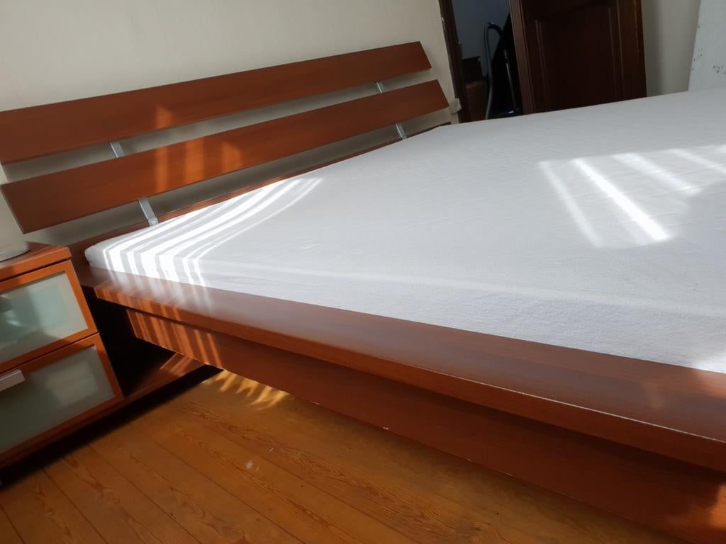 Lit et 2 tables de nuit, Maison & Meubles, Armoires | Commodes, Enlèvement