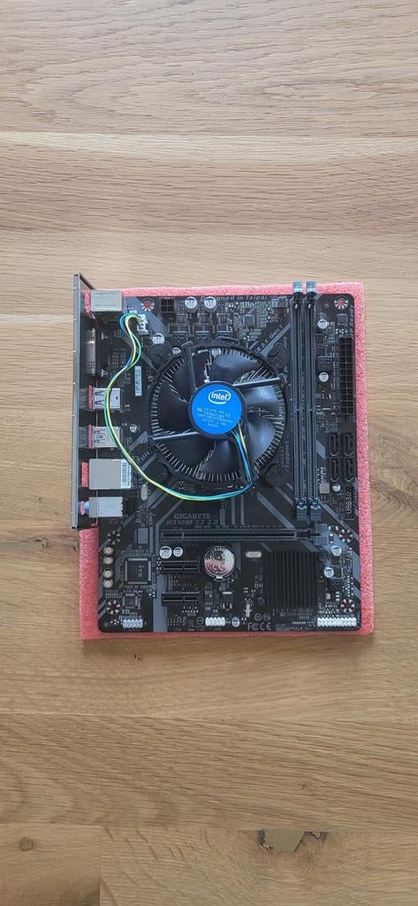 Kit processeur Intel 9400F - carte mère Gigabyte H310M S2, Computers en Software, Moederborden, Intel