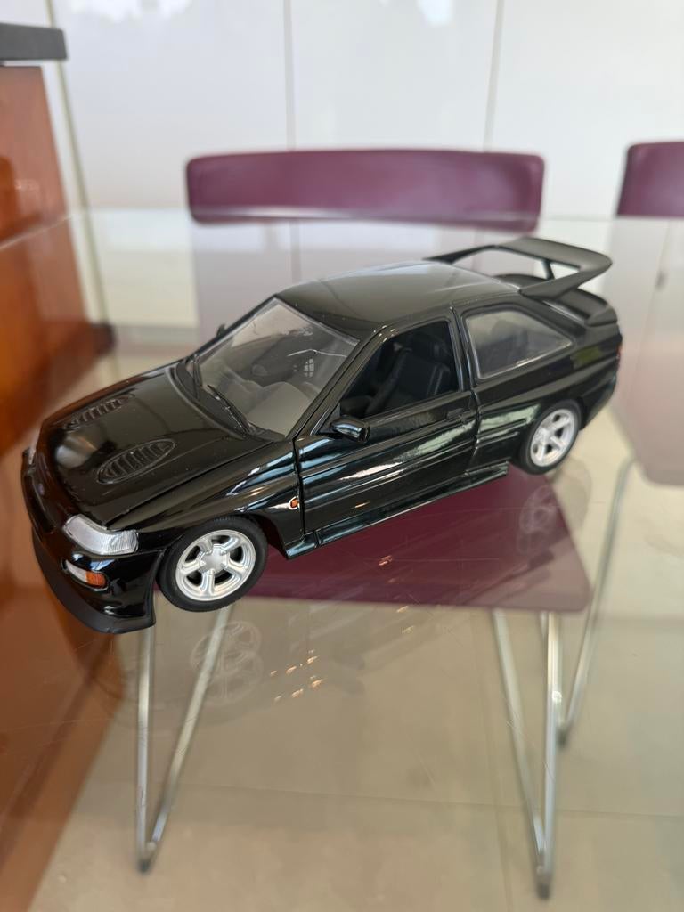 Ford Escort RS Cosworth 1:18 UT models, Hobby & Loisirs créatifs, Voitures miniatures | 1:18, Utilisé, Voiture, UT Models, Enlèvement ou Envoi