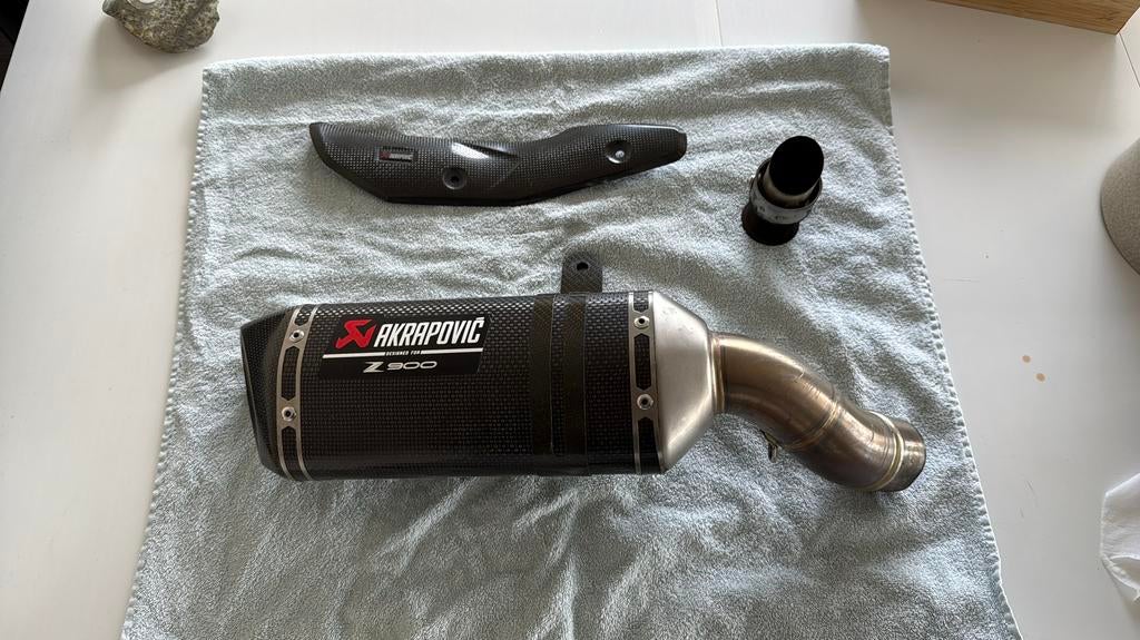 Kawasaki Z900 uitlaat Akrapovic carbon 2020-2024, Motoren, Ophalen, Gebruikt