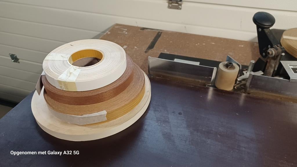 Kantenlijmer, Ophalen