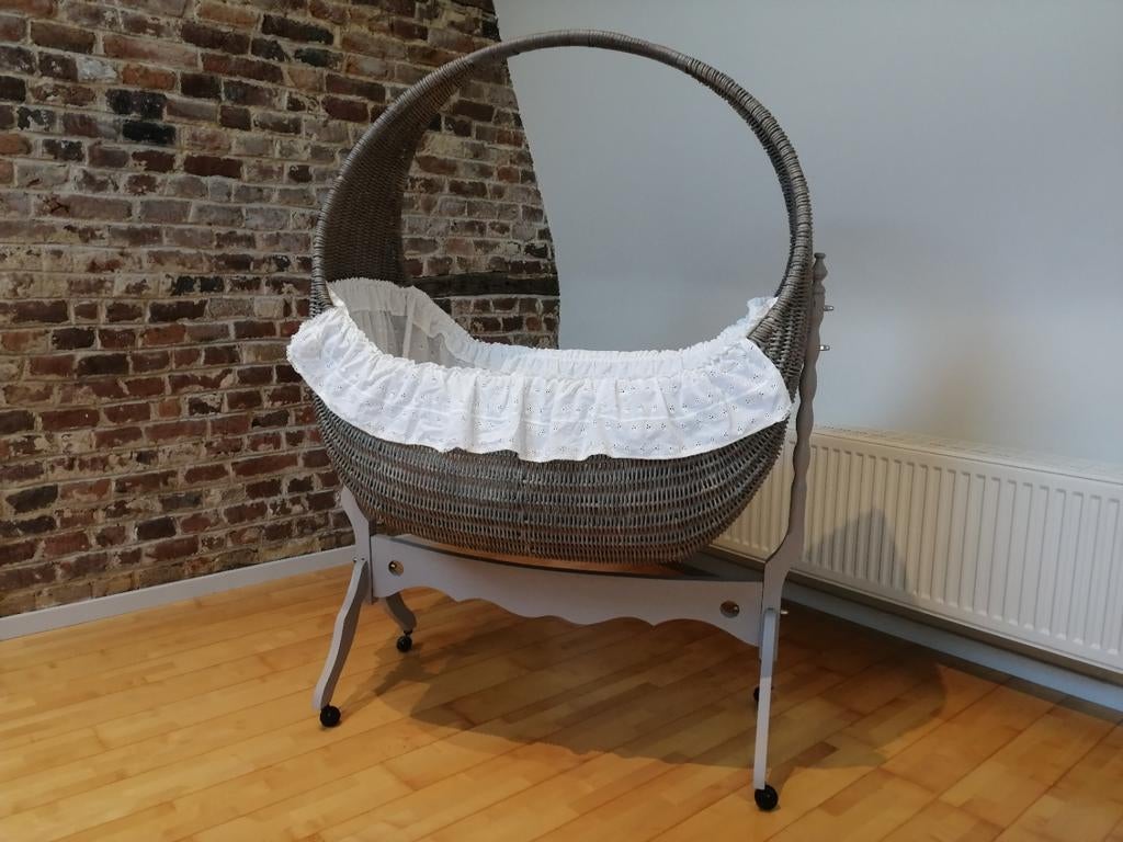 Berceau bébé en rotin taupe à bascule, Enfants & Bébés, Enlèvement, Berceau