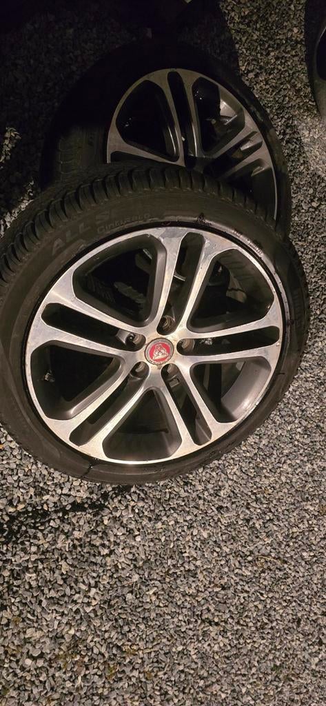 2 velgen Jaguar met nieuwe banden Pirelli, Auto-onderdelen, Banden en Velgen, Ophalen, Band(en)