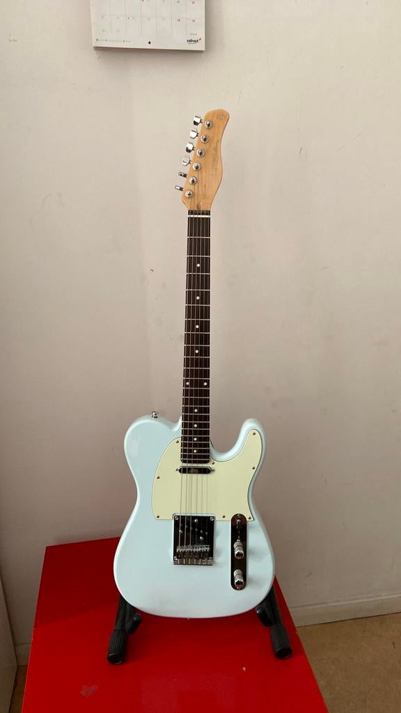 Sire Larry Carlton telecaster daphne blue, Musique & Instruments, Instruments à corde | Guitares | Électriques, Enlèvement ou Envoi