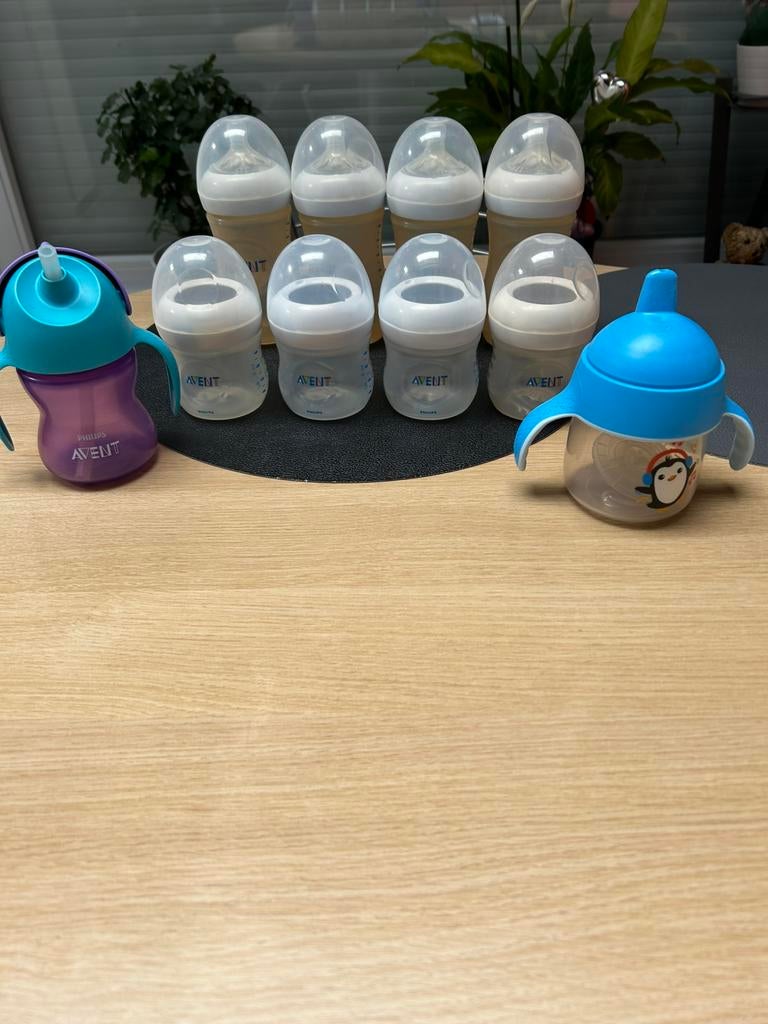 8 biberons et 2 tasses, Enfants & Bébés, Enlèvement, Utilisé