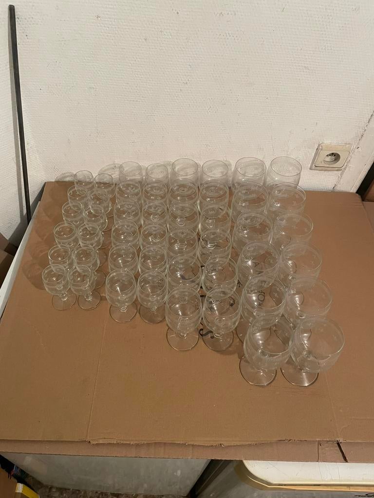 48 verres à pieds bocaux Cristal ancien antique, Maison & Meubles, Enlèvement ou Envoi, Comme neuf