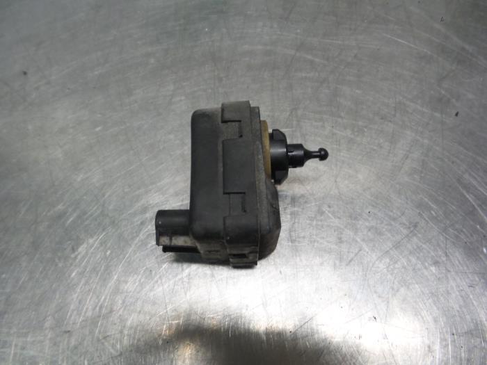 Moteur phare d'un Opel Zafira (Zafira A 99-), Autos : Pièces & Accessoires, Éclairage, Opel, Utilisé, 3 mois de garantie, Enlèvement ou Envoi