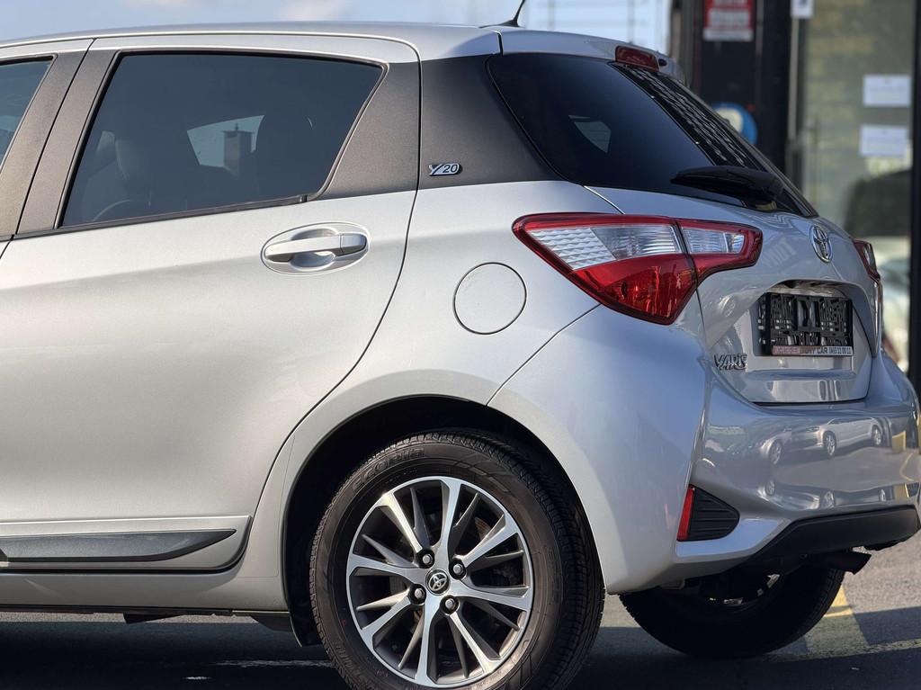 Toyota Yaris Yaris 1.5i Dual VVT-iE Y20*NAVI*CAMERA*BT*garan, Auto's, Toyota, Voorwielaandrijving, 116 g/km, Stof, Gebruikt