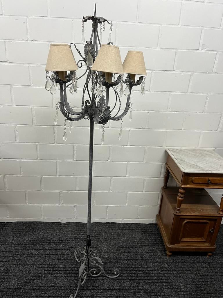 Lampe sur pied, Enlèvement