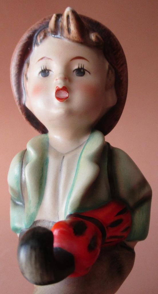 M I Hummel: 79 - GLOBE TROTTER- TMK- 2 -EXCELLENT -13¼ cm., Envoi