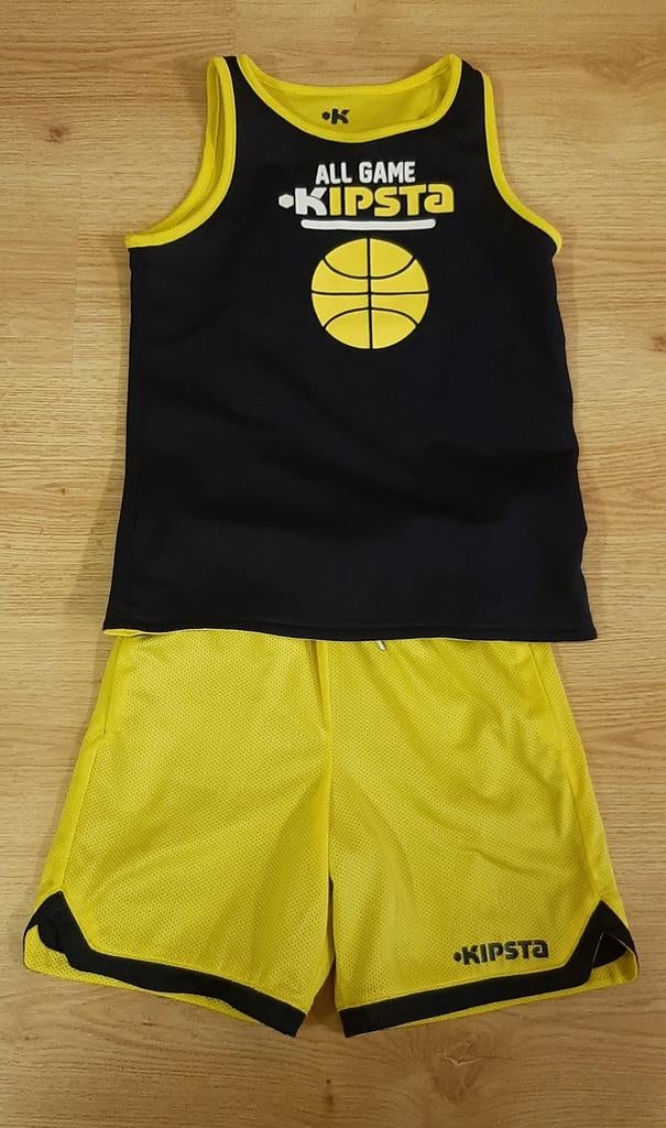 Omkeerbaar basket setje KIPSTA: T-shirt mt128, short mt 116, Garçon, Enlèvement ou Envoi, Ensemble, Kipsta