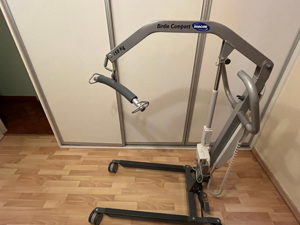 Electrische passieve tillift Invacare, Diversen, Verpleegmiddelen, Ophalen, Zo goed als nieuw