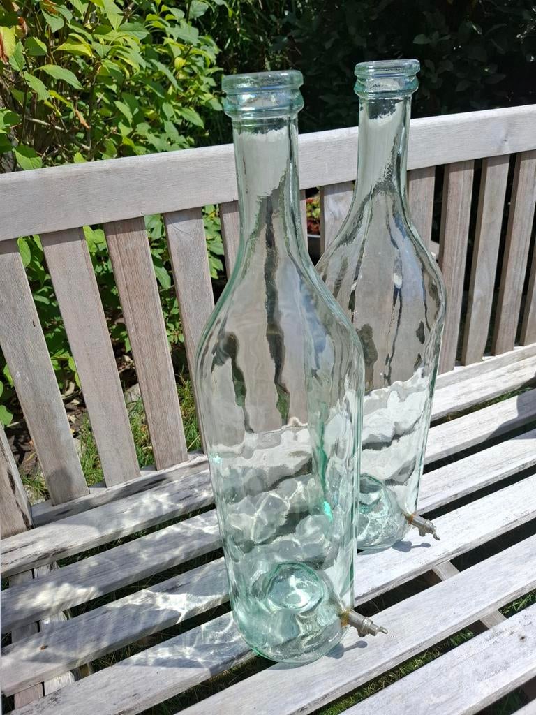 2 Grote licht groene flessen met kraantje, Ophalen, 50 tot 75 cm, Groen, Glas