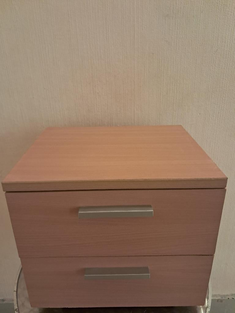 Table basse de nuit avec tiroirs coulissants., Enlèvement, Utilisé, Bois