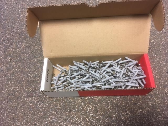 284. Pluggen Slagpluggen nagelpluggen o.a. Fischer Selbo, Ophalen of Verzenden, Nieuw, Pluggen