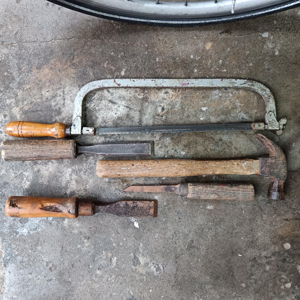 Klauwhamer beitels beugelzaag metaalzaag, Ophalen