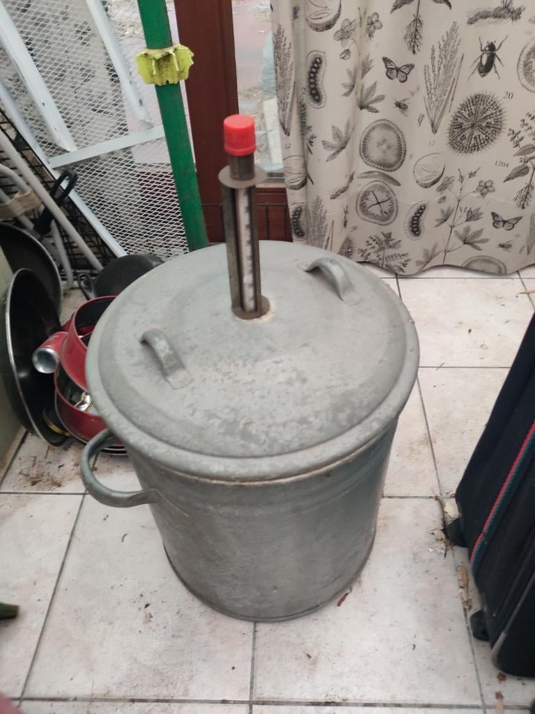 Zinken steriliseer ketel., Ophalen