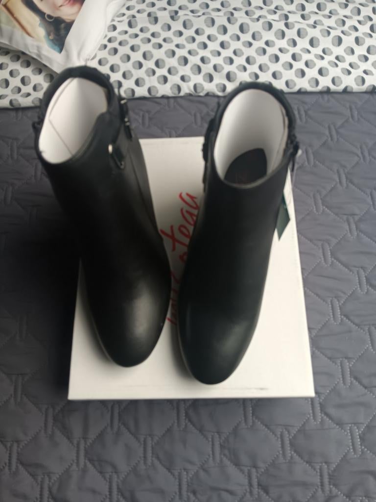 Laars met zwarte hak 39, Zwart, Lage of Enkellaarzen, Nieuw, Ophalen of Verzenden