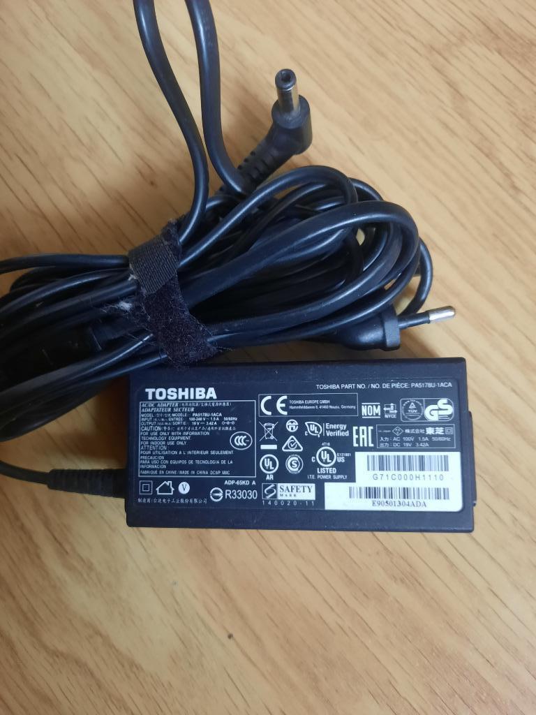 Toshiba 65w oplader, Computers en Software, Laptop-opladers, Ophalen of Verzenden, Gebruikt, Toshiba