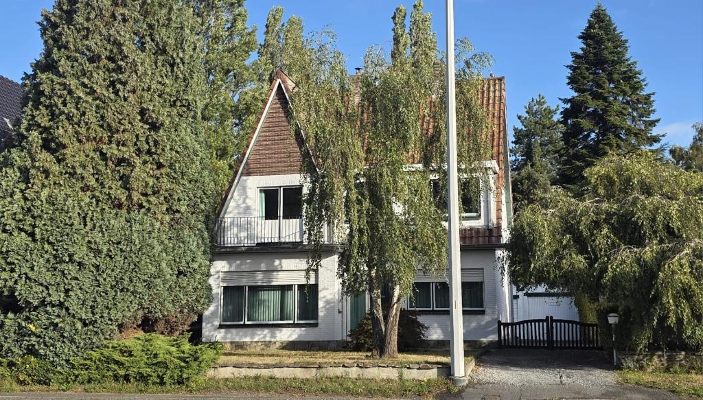 Charmante fifties villa met parktuin, 2 garages en magazijn, Immo, 331 UC, 1000 tot 1500 m², Provincie Oost-Vlaanderen, Sint-Niklaas