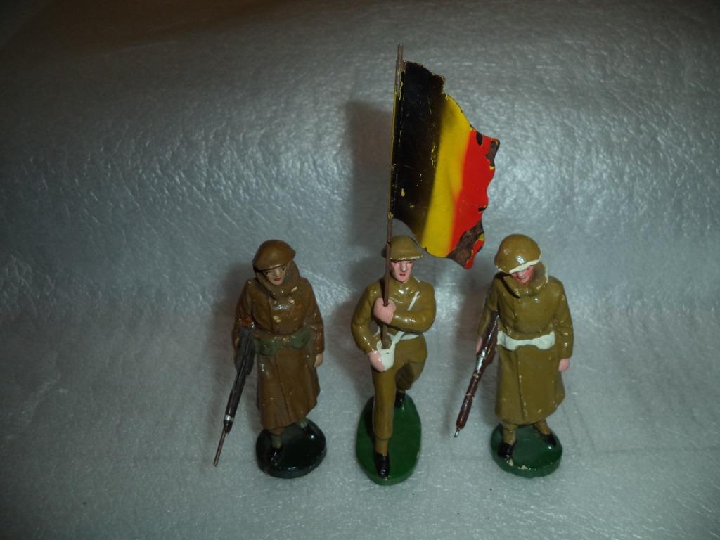 Nazaire Beeusaert 2 soldats + 1 porte-drapeau, Antiquités & Art, Antiquités | Jouets, Enlèvement ou Envoi