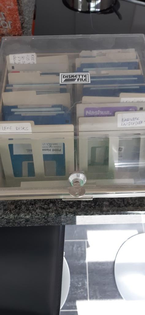 Diskettes met diskette file bak, Ophalen, Gebruikt