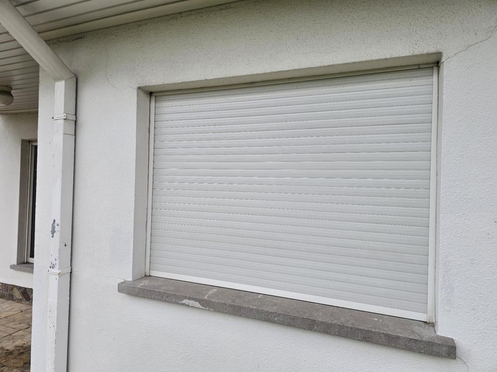 Fenêtre blanche en PVC avec volet électrique 155x100, Bricolage & Construction, Châssis & Portes coulissantes, Enlèvement