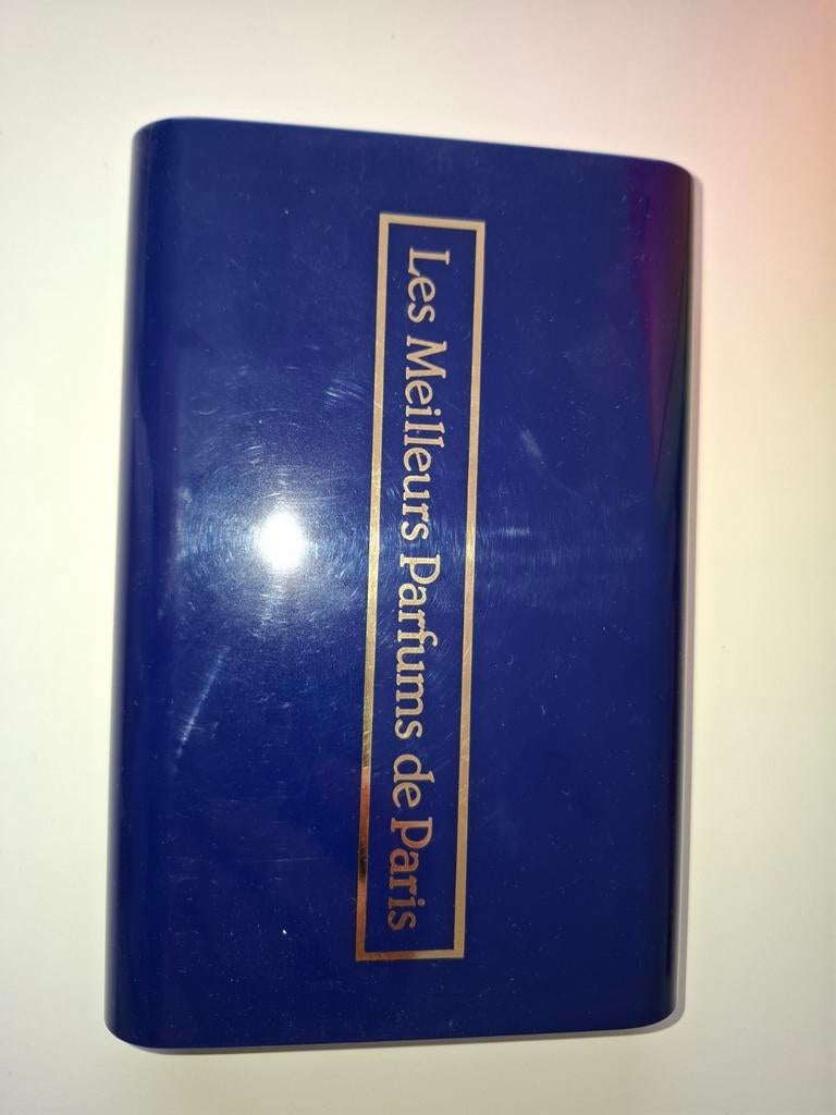 Les meilleurs parfums de Paris, Verzenden, Zo goed als nieuw