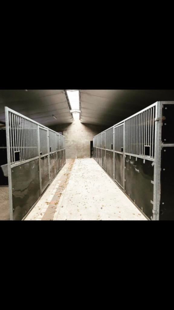 Verplaatsbare paardenstallen huren uit voorraad!!, Dieren en Toebehoren, Stalling en Weidegang, Stalling, 1 paard of pony