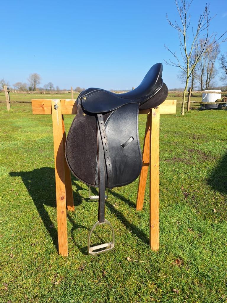 Veelzijdigheidszadel  18 inch, Dieren en Toebehoren, Paarden en Pony's | Zadels, Ophalen, Gebruikt, Overige soorten